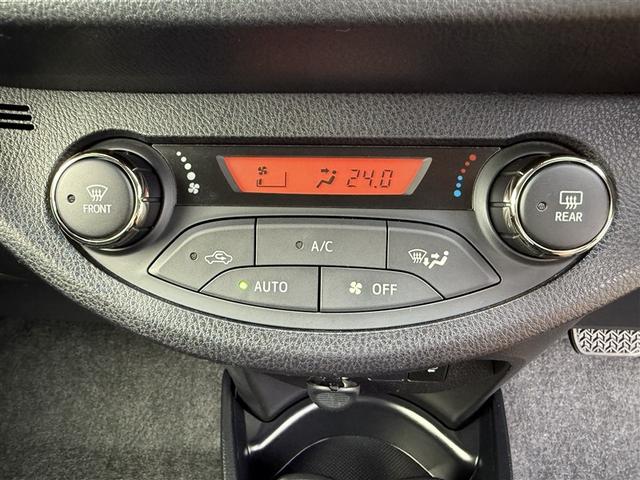 ヴィッツ ハイブリッドＦ　バックモニター　ＥＴＣ車載器　スマートキー　キーレス　記録簿　パワーステアリング　エアコン　パワーウィンドウ　ＡＢＳ　デュアルエアバッグ　メモリーナビ　エアバッグ　ナビＴＶ　ワンセグ　踏み間違い防止（21枚目）