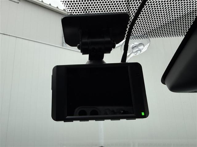 ヴィッツ ハイブリッドＦ　バックモニター　ＥＴＣ車載器　スマートキー　キーレス　記録簿　パワーステアリング　エアコン　パワーウィンドウ　ＡＢＳ　デュアルエアバッグ　メモリーナビ　エアバッグ　ナビＴＶ　ワンセグ　踏み間違い防止（23枚目）