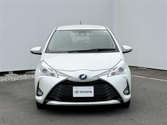 ヴィッツ ハイブリッドＦ　バックモニター　ＥＴＣ車載器　スマートキー　キーレス　記録簿　パワーステアリング　エアコン　パワーウィンドウ　ＡＢＳ　デュアルエアバッグ　メモリーナビ　エアバッグ　ナビＴＶ　ワンセグ　踏み間違い防止（30枚目）