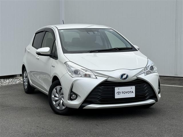 ヴィッツ ハイブリッドＦ　バックモニター　ＥＴＣ車載器　スマートキー　キーレス　記録簿　パワーステアリング　エアコン　パワーウィンドウ　ＡＢＳ　デュアルエアバッグ　メモリーナビ　エアバッグ　ナビＴＶ　ワンセグ　踏み間違い防止（31枚目）