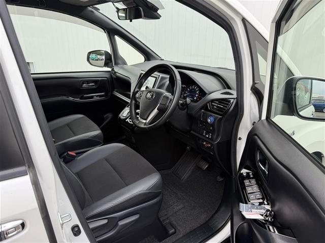 ノア ハイブリッドSi ダブルバイビーII Bカメラ 横滑り防止装置 記録簿有 LED 地デジ 1オーナー オートクルーズ DVD再生可 メモリナビ エアバッグ ETC ナビ&TV 3列シート ABS アルミホイール スマートキ キーレス(3枚目)