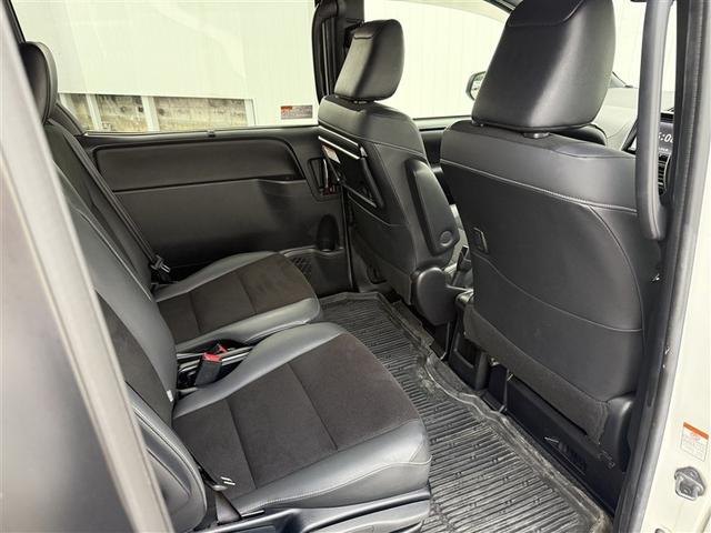 ノア ハイブリッドSi ダブルバイビーII Bカメラ 横滑り防止装置 記録簿有 LED 地デジ 1オーナー オートクルーズ DVD再生可 メモリナビ エアバッグ ETC ナビ&TV 3列シート ABS アルミホイール スマートキ キーレス(5枚目)