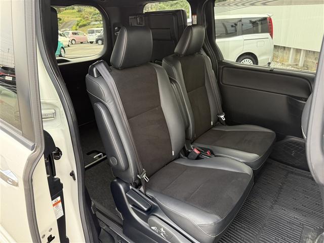 ノア ハイブリッドSi ダブルバイビーII Bカメラ 横滑り防止装置 記録簿有 LED 地デジ 1オーナー オートクルーズ DVD再生可 メモリナビ エアバッグ ETC ナビ&TV 3列シート ABS アルミホイール スマートキ キーレス(6枚目)