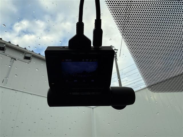 ノア ハイブリッドSi ダブルバイビーII Bカメラ 横滑り防止装置 記録簿有 LED 地デジ 1オーナー オートクルーズ DVD再生可 メモリナビ エアバッグ ETC ナビ&TV 3列シート ABS アルミホイール スマートキ キーレス(13枚目)