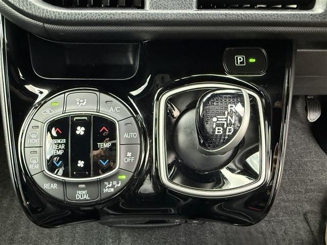 ノア ハイブリッドSi ダブルバイビーII Bカメラ 横滑り防止装置 記録簿有 LED 地デジ 1オーナー オートクルーズ DVD再生可 メモリナビ エアバッグ ETC ナビ&TV 3列シート ABS アルミホイール スマートキ キーレス(16枚目)