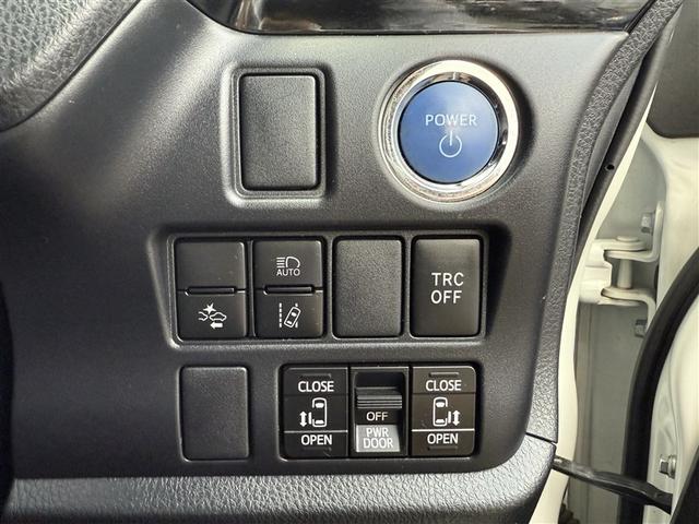 ノア ハイブリッドSi ダブルバイビーII Bカメラ 横滑り防止装置 記録簿有 LED 地デジ 1オーナー オートクルーズ DVD再生可 メモリナビ エアバッグ ETC ナビ&TV 3列シート ABS アルミホイール スマートキ キーレス(17枚目)