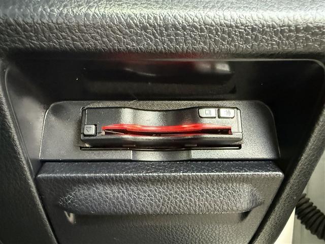 ノア ハイブリッドSi ダブルバイビーII Bカメラ 横滑り防止装置 記録簿有 LED 地デジ 1オーナー オートクルーズ DVD再生可 メモリナビ エアバッグ ETC ナビ&TV 3列シート ABS アルミホイール スマートキ キーレス(18枚目)