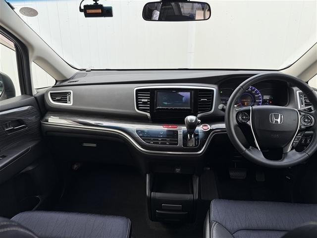 オデッセイ アブソルート・２０ｔｈアニバーサリー　アルミ　キーレスエントリー　衝突軽減Ｂ　ＬＥＤヘッドランプ　パワーウィンド　オートクルーズコントロール　３列シート　リアカメラ　スマートキー　カーテンエアバック　フルオートエアコン　ナビＴＶ　ＶＳＣ（5枚目）