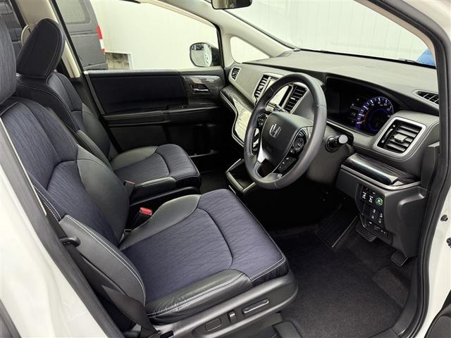 オデッセイ アブソルート・２０ｔｈアニバーサリー　アルミ　キーレスエントリー　衝突軽減Ｂ　ＬＥＤヘッドランプ　パワーウィンド　オートクルーズコントロール　３列シート　リアカメラ　スマートキー　カーテンエアバック　フルオートエアコン　ナビＴＶ　ＶＳＣ（6枚目）