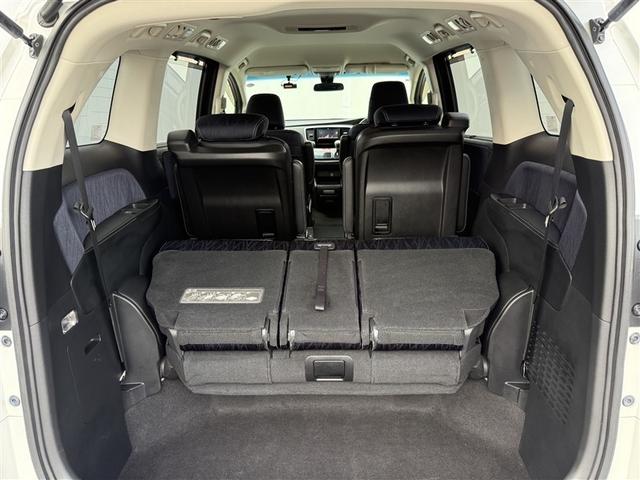 オデッセイ アブソルート・２０ｔｈアニバーサリー　アルミ　キーレスエントリー　衝突軽減Ｂ　ＬＥＤヘッドランプ　パワーウィンド　オートクルーズコントロール　３列シート　リアカメラ　スマートキー　カーテンエアバック　フルオートエアコン　ナビＴＶ　ＶＳＣ（9枚目）