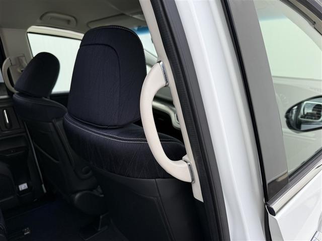 オデッセイ アブソルート・２０ｔｈアニバーサリー　アルミ　キーレスエントリー　衝突軽減Ｂ　ＬＥＤヘッドランプ　パワーウィンド　オートクルーズコントロール　３列シート　リアカメラ　スマートキー　カーテンエアバック　フルオートエアコン　ナビＴＶ　ＶＳＣ（11枚目）