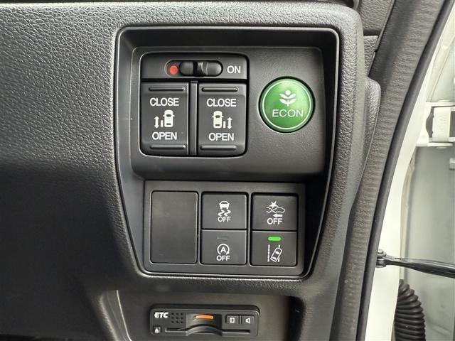 オデッセイ アブソルート・２０ｔｈアニバーサリー　アルミ　キーレスエントリー　衝突軽減Ｂ　ＬＥＤヘッドランプ　パワーウィンド　オートクルーズコントロール　３列シート　リアカメラ　スマートキー　カーテンエアバック　フルオートエアコン　ナビＴＶ　ＶＳＣ（15枚目）