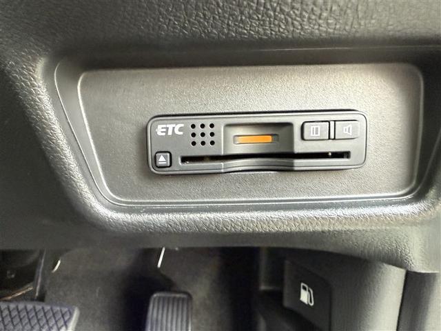 オデッセイ アブソルート・２０ｔｈアニバーサリー　アルミ　キーレスエントリー　衝突軽減Ｂ　ＬＥＤヘッドランプ　パワーウィンド　オートクルーズコントロール　３列シート　リアカメラ　スマートキー　カーテンエアバック　フルオートエアコン　ナビＴＶ　ＶＳＣ（16枚目）