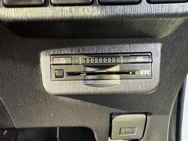 プリウスα G HDDナビゲーションシステム TSS Bモニタ エアバッグ ABS 地デジTV Wエアバック TVナビ フルオートエアコン 定期点検記録簿 パワーステアリング AW パワーウインドウ サイドSRS(19枚目)