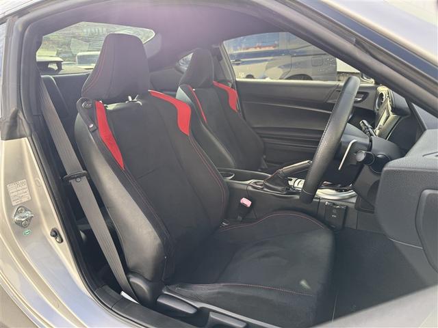 ８６ ＧＴ　キーフリ　１オナ　盗難防止　地デジ　スマートキ－　ＥＴＣ車載器　ＶＳＡ　オートエアコン　サイドＳＲＳ　助手席エアバッグ　パワーウィンドウ　アルミ　運転席エアバッグ　ＡＢＳ　パワーステアリング（6枚目）