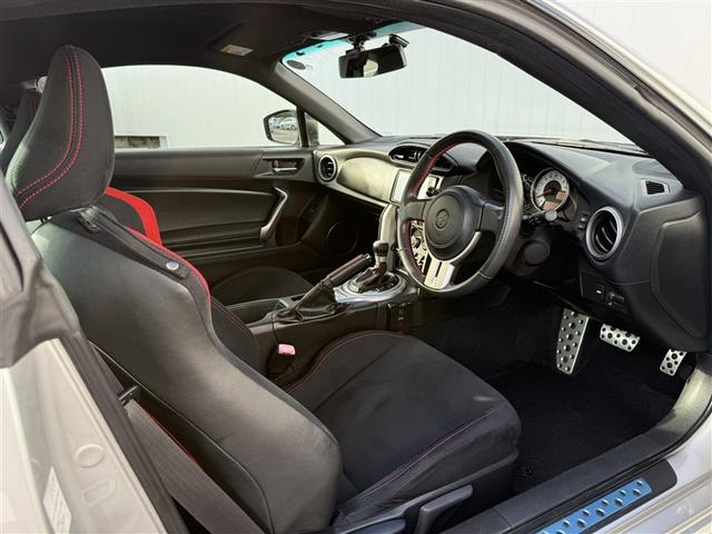 ８６ ＧＴ　キーフリ　１オナ　盗難防止　地デジ　スマートキ－　ＥＴＣ車載器　ＶＳＡ　オートエアコン　サイドＳＲＳ　助手席エアバッグ　パワーウィンドウ　アルミ　運転席エアバッグ　ＡＢＳ　パワーステアリング（7枚目）