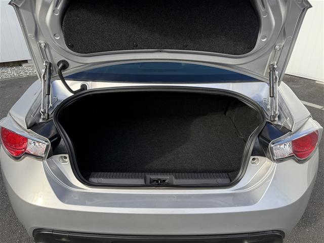 ８６ ＧＴ　キーフリ　１オナ　盗難防止　地デジ　スマートキ－　ＥＴＣ車載器　ＶＳＡ　オートエアコン　サイドＳＲＳ　助手席エアバッグ　パワーウィンドウ　アルミ　運転席エアバッグ　ＡＢＳ　パワーステアリング（23枚目）