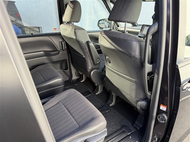 ヴォクシー Ｓ－Ｇ　点検記録簿付　アルミホイル　オートエアコン　ＡＢＳ　エアバッグ　カーテンエアバッグ　プリクラッシュセーフティシステム（18枚目）