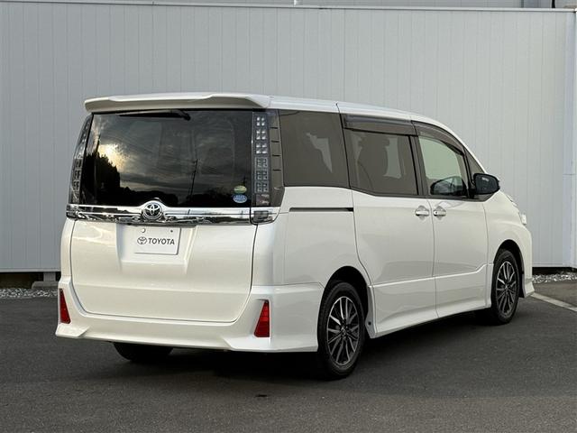 ヴォクシー ＺＳ　煌　地上デジタル　ＴＳＳ　両側パワードア　パワーウィンド　横滑防止　１オーナ　整備記録簿　盗難防止装置　スマートエントリー　Ｂカメラ　ＬＥＤヘッドライト　メモリーナビ　３列シート　ＥＴＣ　ナビ＆ＴＶ　ＡＷ（5枚目）