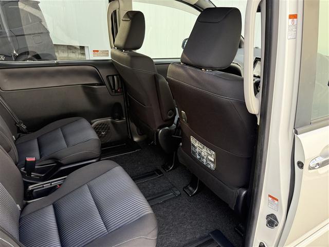 ヴォクシー ＺＳ　煌　地上デジタル　ＴＳＳ　両側パワードア　パワーウィンド　横滑防止　１オーナ　整備記録簿　盗難防止装置　スマートエントリー　Ｂカメラ　ＬＥＤヘッドライト　メモリーナビ　３列シート　ＥＴＣ　ナビ＆ＴＶ　ＡＷ（22枚目）