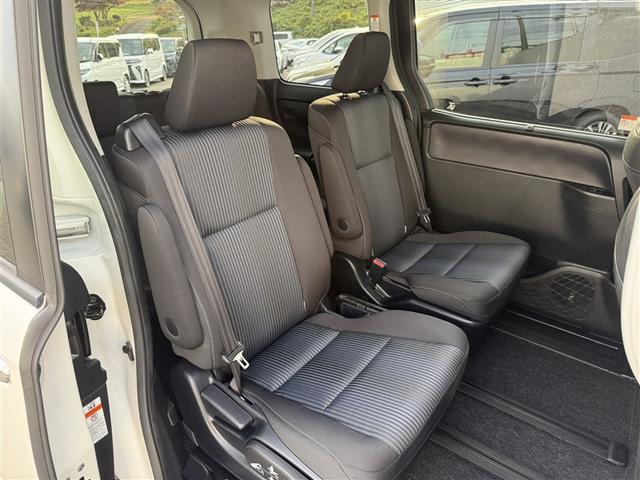 ヴォクシー ＺＳ　煌　地上デジタル　ＴＳＳ　両側パワードア　パワーウィンド　横滑防止　１オーナ　整備記録簿　盗難防止装置　スマートエントリー　Ｂカメラ　ＬＥＤヘッドライト　メモリーナビ　３列シート　ＥＴＣ　ナビ＆ＴＶ　ＡＷ（23枚目）