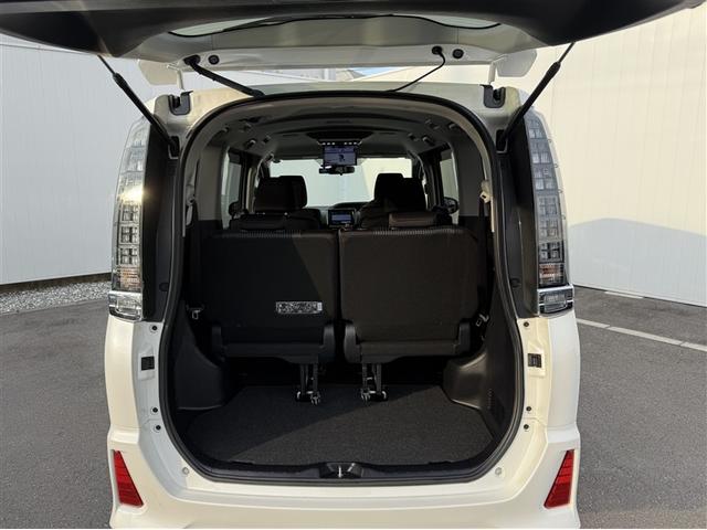 ヴォクシー ＺＳ　煌　地上デジタル　ＴＳＳ　両側パワードア　パワーウィンド　横滑防止　１オーナ　整備記録簿　盗難防止装置　スマートエントリー　Ｂカメラ　ＬＥＤヘッドライト　メモリーナビ　３列シート　ＥＴＣ　ナビ＆ＴＶ　ＡＷ（24枚目）