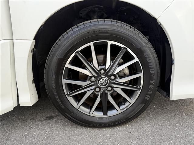 ヴォクシー ＺＳ　煌　地上デジタル　ＴＳＳ　両側パワードア　パワーウィンド　横滑防止　１オーナ　整備記録簿　盗難防止装置　スマートエントリー　Ｂカメラ　ＬＥＤヘッドライト　メモリーナビ　３列シート　ＥＴＣ　ナビ＆ＴＶ　ＡＷ（27枚目）