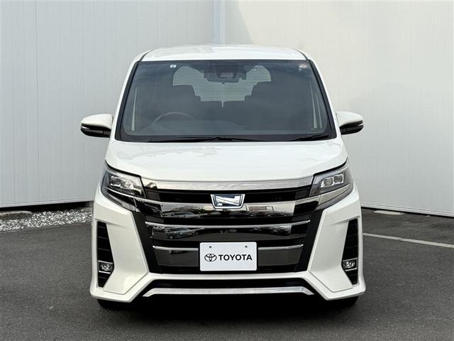 ノア ハイブリッドＳｉ　ＡＢＳ　横滑り防止機能　ダブルエアコン　エアバッグ　バックモニター　片側電動スライドドア　記録簿有　ナビＴＶ　３列シート　メモリーナビ　ＥＴＣ　ドラレコ　ＤＶＤ再生　パワーウィンドウ　オートエアコン（2枚目）