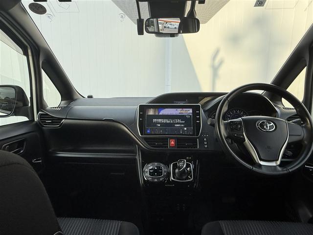 ノア ハイブリッドＳｉ　ＡＢＳ　横滑り防止機能　ダブルエアコン　エアバッグ　バックモニター　片側電動スライドドア　記録簿有　ナビＴＶ　３列シート　メモリーナビ　ＥＴＣ　ドラレコ　ＤＶＤ再生　パワーウィンドウ　オートエアコン（8枚目）