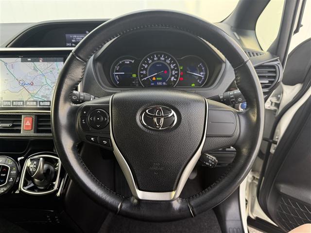 ノア ハイブリッドＳｉ　ＡＢＳ　横滑り防止機能　ダブルエアコン　エアバッグ　バックモニター　片側電動スライドドア　記録簿有　ナビＴＶ　３列シート　メモリーナビ　ＥＴＣ　ドラレコ　ＤＶＤ再生　パワーウィンドウ　オートエアコン（9枚目）