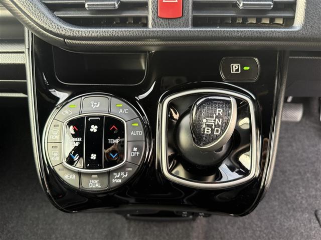 ノア ハイブリッドＳｉ　ＡＢＳ　横滑り防止機能　ダブルエアコン　エアバッグ　バックモニター　片側電動スライドドア　記録簿有　ナビＴＶ　３列シート　メモリーナビ　ＥＴＣ　ドラレコ　ＤＶＤ再生　パワーウィンドウ　オートエアコン（24枚目）