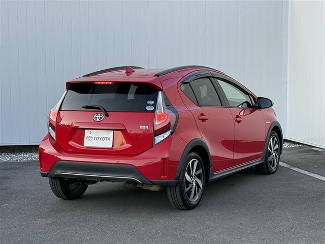 アクア クロスオーバー　Ｂカメラ　地デジ　イモビライザー　ナビＴＶ　エアコン　１オ－ナ－　ＥＳＣ　記録簿　アルミホイール　キーフリー　ＤＶＤ再生可　ＥＴＣ　パワーステアリング　パワーウィンドウ　メモリーナビ　ＡＢＳ（3枚目）