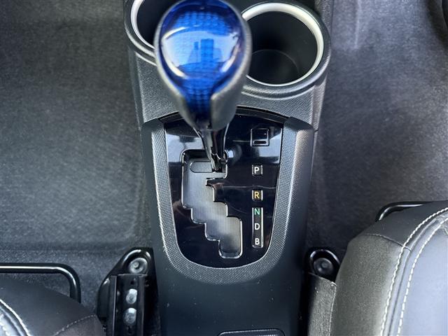 アクア クロスオーバー　Ｂカメラ　地デジ　イモビライザー　ナビＴＶ　エアコン　１オ－ナ－　ＥＳＣ　記録簿　アルミホイール　キーフリー　ＤＶＤ再生可　ＥＴＣ　パワーステアリング　パワーウィンドウ　メモリーナビ　ＡＢＳ（14枚目）