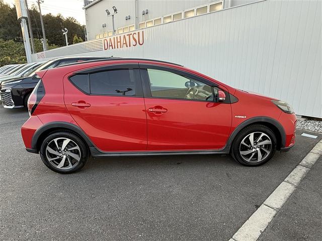 アクア クロスオーバー　Ｂカメラ　地デジ　イモビライザー　ナビＴＶ　エアコン　１オ－ナ－　ＥＳＣ　記録簿　アルミホイール　キーフリー　ＤＶＤ再生可　ＥＴＣ　パワーステアリング　パワーウィンドウ　メモリーナビ　ＡＢＳ（31枚目）