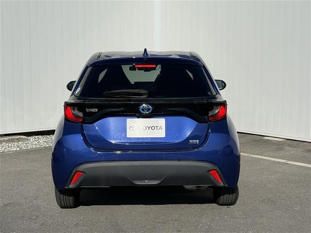 ヤリス ハイブリッドＧ　サイドエアバッグ　スマートキ　ナビ　Ｂモニター　ＥＴＣ車載器　横滑り防止装置　クルコン　セキュリティアラーム　パワステ　点検記録簿　メモリーナビゲーション　キーフリー　オートエアコン　ＡＢＳ（32枚目）