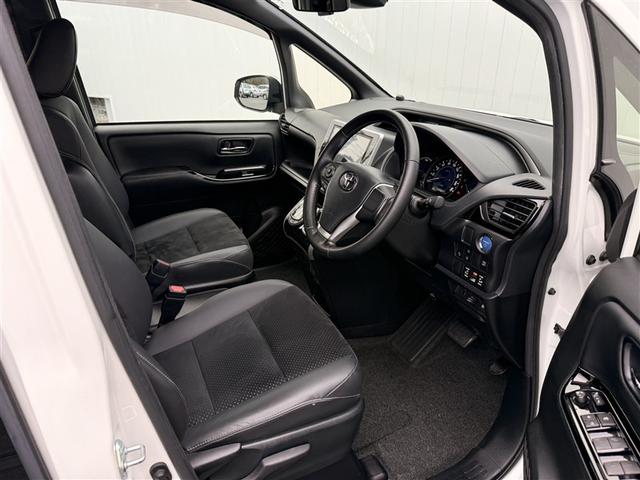 ヴォクシー ハイブリッドＺＳ　煌ＩＩＩ　ドライブレコーダ　地デジＴＶ　リヤカメラ　１オナ車　Ｗエアコン　スマートキー　ＤＶＤ再生可　クルコン　ＶＳＣ　キーレス　アルミホイール　ナビ＆ＴＶ　ＬＥＤヘッドランプ　ＥＴＣ　３列シート　メモリーナビ（5枚目）