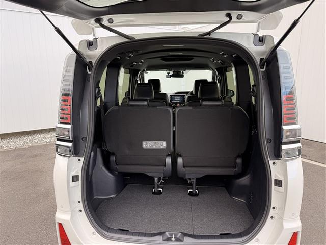 ヴォクシー ハイブリッドＺＳ　煌ＩＩＩ　ドライブレコーダ　地デジＴＶ　リヤカメラ　１オナ車　Ｗエアコン　スマートキー　ＤＶＤ再生可　クルコン　ＶＳＣ　キーレス　アルミホイール　ナビ＆ＴＶ　ＬＥＤヘッドランプ　ＥＴＣ　３列シート　メモリーナビ（10枚目）