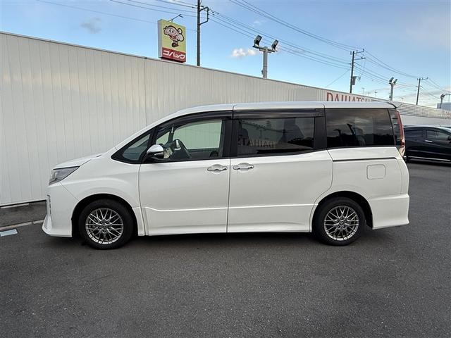 ノア ハイブリッドＳｉ　ダブルバイビーＩＩ　Ｂカメラ　横滑り防止装置　記録簿有　ＬＥＤ　地デジ　１オーナー　オートクルーズ　ＤＶＤ再生可　メモリナビ　エアバッグ　ＥＴＣ　ナビ＆ＴＶ　３列シート　ＡＢＳ　アルミホイール　スマートキ　キーレス（2枚目）