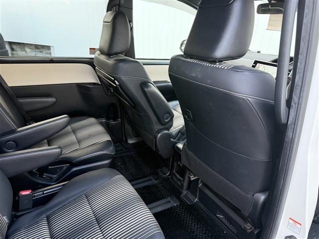 ノア ハイブリッドＳｉ　ダブルバイビーＩＩ　Ｂカメラ　横滑り防止装置　記録簿有　ＬＥＤ　地デジ　１オーナー　オートクルーズ　ＤＶＤ再生可　メモリナビ　エアバッグ　ＥＴＣ　ナビ＆ＴＶ　３列シート　ＡＢＳ　アルミホイール　スマートキ　キーレス（20枚目）