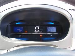 視認性の良いメーターで運転も快適です！ 3