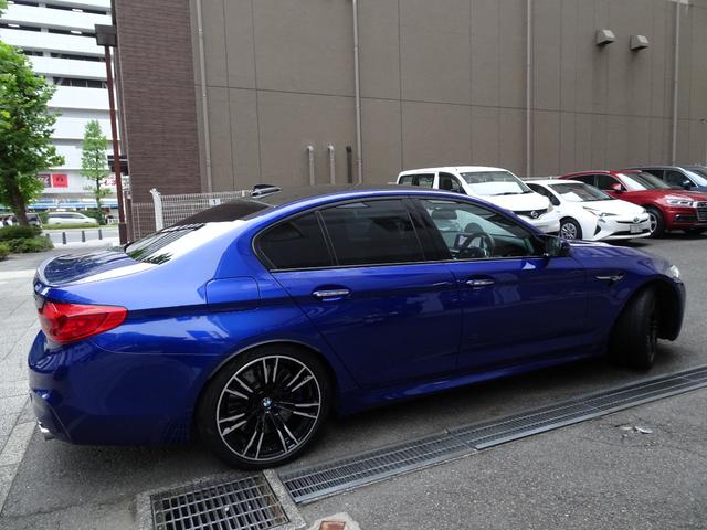 Ｍ５ Ｍ５　正規ディーラー下取車　１オーナー禁煙車　正規ディーラー記録簿４枚完備　ガレージ保管車　走行４７１４６キロ　ＨＤＤナビＴＶ　全周囲カメラ　純正前後ドラレコ　電動ゲート　３面フィルム貼り　Ｂ＆Ｗスピーカー（2枚目）
