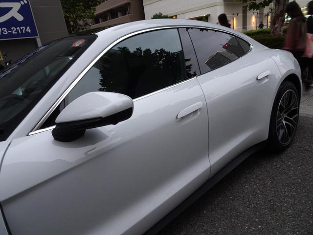 タイカン タイカン　４Ｓ　１オーナー禁煙車　正規ディーラー記録簿６枚完備　ガレージ保管車　車検９年５月２５日迄　純正ナビ　Ｂカメラ　前後センサー　全周囲カメラ　白本革シートヒータ　ＢＬＩＳ　ＥＴＣ　ＡＣＣ　電動ゲート　２０ＡＷ（37枚目）