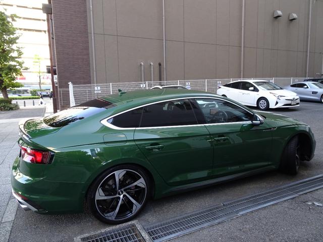 ＲＳ５スポーツバック ベースグレード　禁煙車　正規ディーラー記録簿３枚完備　ソノマグリーンＭ色　ＨＤＤナビ　フルセグＴＶ　Ｂカメラ　前後センサー　全周囲カメラ　黒革ヒーター　電動ゲート　ドラレコ　スペアキー　ＥＴＣ　ＨＵＤ　レーダー　ＣＤ（2枚目）