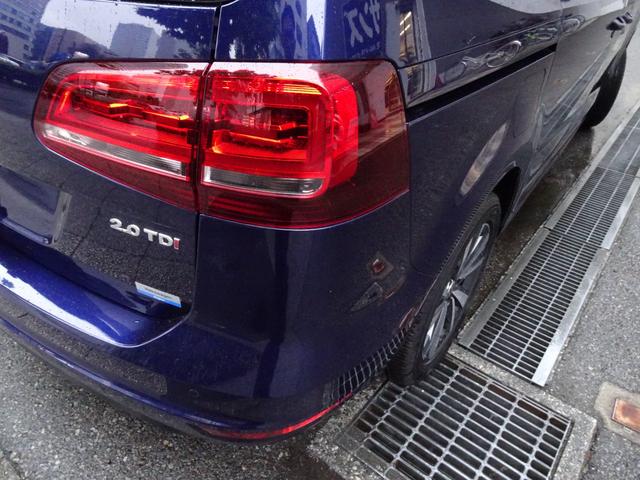 シャラン TDI ハイライン 正規ディーラー下取車 1オーナー禁煙車 正規ディーラー記録簿3枚完備 ガレージ保管車 純正ナビTV バックカメラ 前後センサー 電動ゲート ACC BLIS スペアキー 半革ヒーター ETC 17AW(33枚目)
