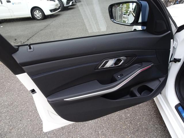 ３シリーズ ３２０ｄ　ｘＤｒｉｖｅツーリング　Ｍスポーツ　後期型　禁煙車　正規ディーラー記録簿２枚完備　車検整備付　ガレージ保管車　ＨＤＤナビ　半革シートヒーター　バックカメラ　前後センサー　サンルーフ　純正前後ドラレコ　ＨＵＤ　ＡＣＣ　電動ゲート　ＥＴＣ（50枚目）