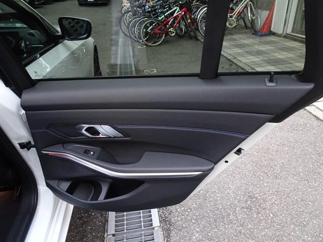 ３シリーズ ３２０ｄ　ｘＤｒｉｖｅツーリング　Ｍスポーツ　後期型　禁煙車　正規ディーラー記録簿２枚完備　車検整備付　ガレージ保管車　ＨＤＤナビ　半革シートヒーター　バックカメラ　前後センサー　サンルーフ　純正前後ドラレコ　ＨＵＤ　ＡＣＣ　電動ゲート　ＥＴＣ（61枚目）