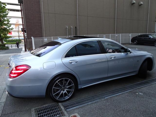 Ｓクラス Ｓ５６０ｅロング　ＡＭＧラインプラス　禁煙車　ガレージ保管車　走行２７７１６キロ　ダイヤモンドシルバー色　ＨＤＤナビＴＶ　全周囲カメラ　黒革ベンチレーション　サンルーフ　電動ゲート　ドラレコ　エアサス　シートマッサージ（2枚目）