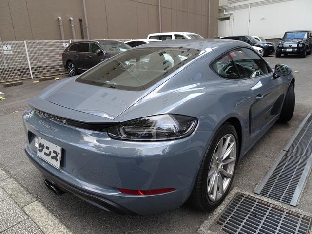 ７１８ケイマン ７１８ケイマン　スポーツクロノパッケージ　１オーナー　禁煙車　メンテナンス記録簿１１枚完備　車検整備付き　白黒コンビ本革シートヒーター　ナビ　バックカメラ　前後センサー　前後ドラレコ　スポーツエグゾーストシステム（3枚目）