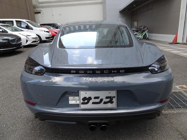 ７１８ケイマン ７１８ケイマン　スポーツクロノパッケージ　１オーナー　禁煙車　メンテナンス記録簿１１枚完備　車検整備付き　白黒コンビ本革シートヒーター　ナビ　バックカメラ　前後センサー　前後ドラレコ　スポーツエグゾーストシステム（4枚目）