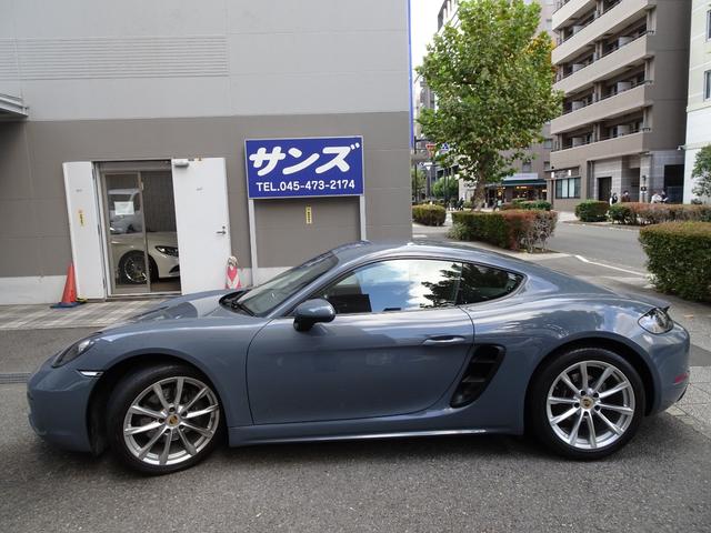 ７１８ケイマン ７１８ケイマン　スポーツクロノパッケージ　１オーナー　禁煙車　メンテナンス記録簿１１枚完備　車検整備付き　白黒コンビ本革シートヒーター　ナビ　バックカメラ　前後センサー　前後ドラレコ　スポーツエグゾーストシステム（6枚目）